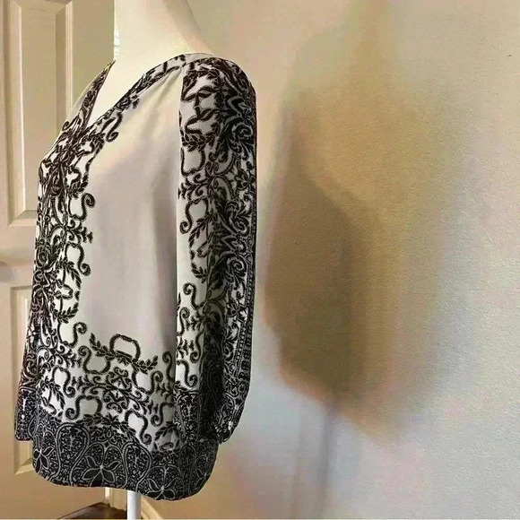 New Directions black and white dressy loose fit blouse in size PS (Petite Small) - Picture 6 of 11